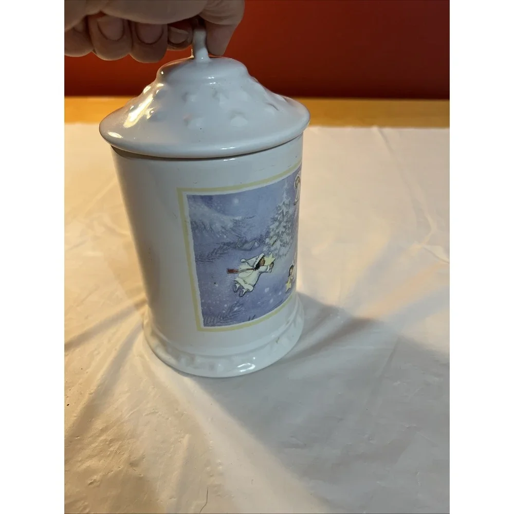 Hallmark #21710 Ceramic Snow Angels Jar Container Canister Air-Tight Sealed Lid